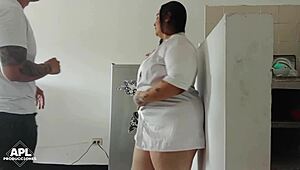 Hei, ce mod fierbinte de a aștepta acasă cu o bbw excitată! 🔥