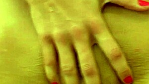 I'm addicted to tongue showering that naked pussy