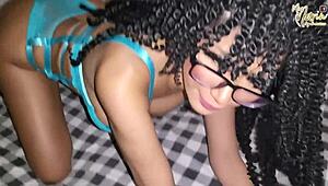 Latina gives live sex to swingers, sucking and doggystyle