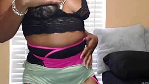 naejaye, why are you twerking and grinding your pussy like that?