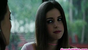 lesbian babe eating busty bffs pussy 😍