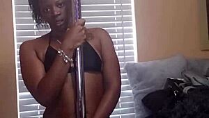 naejaye, why are you twerking and grinding your pussy like that?