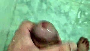 I’m Loving This Novinho Dotado Playing in the Shower