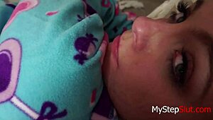 Casey Ballerinis Stiefpapas Schwanz rutscht tief in ihre enge Fotze