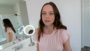 Mostohatestvér fúrja a fiatal nővérek szűk seggét tiltott zuhany játékban