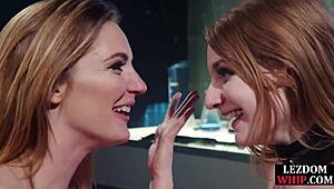 Láttál már lezdom királynőt dominálni a megkötözött alanyát halászhálóban? Vad!