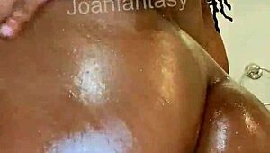 joanfantasy gets oiled up and plays with buttplug in her ass