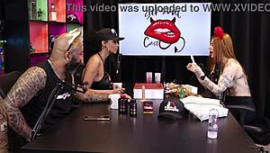 Două frumuseți de 18+ testează produs pe țâțe, roșcată în roșu transparent 😍