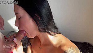 Ej, zašto ova novinja vara sa donjim vešom, dajući sve?