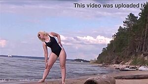 Hey, wanna join me for a splash at sea?