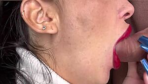 Munnsex med leppestift fra de beste leppene på Xvideos skiller seg ut i denne nærbilde kone blowjob.