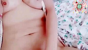 Perfect Shaved Pussy Pawg Masturbates Longing For Cock