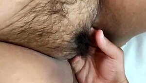 Masturbating to my new girlfriend's hot body 😏