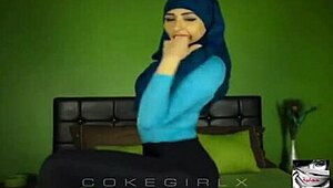 sexy arab hijabi shows off big ass while twerking in casual fun