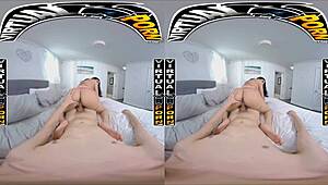 Curvy Latina Serena Santos in spicy bubble bath