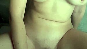 jeune femme gets wild under shower with toy, extreme squirt! 💦