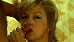 Красавица блондинка милф дава яко минет и взема лепкава фас в дома