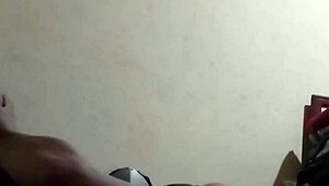 ¿Lámeme el coño y luego fóllame con máscaras?