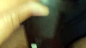 Esposa Brincando Wildly with Huge Dildo at Home