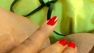 Prostitute gets pussy creampied outdoors