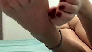 i'm showing off my sexy latina feet