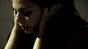 Warum hält dieses perverse Paar eine petite 18+ Göre für ihre kranken Sex Spiele? Pure Tabu?