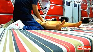 Perla Rica在试镜室接受全身按摩