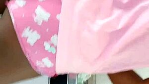 O marido dela foi pro bar e aproveitei pra chavecar a visinha, anal with latina in lingerie