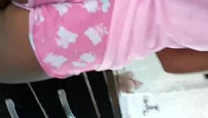 O marido dela foi pro bar e aproveitei pra chavecar a visinha, anal with latina in lingerie