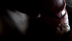 aluna novinha aprendendo a mamar com o professor no escurid�o do netflix