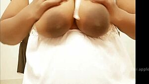 Madhypradesh Girl Flashes Her Big Sexy Boobs.