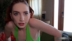 Уау! Baddaddypov Руса Aria Carson язди кита на стъп татко за най-добър рожден ден