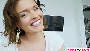 Futând mama vitregă păcătoasă Krissy Lynn într-un trio sălbatic cu tânără 18+