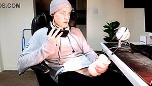 Masturbating with toys while chatting dirty on the phone with my girl