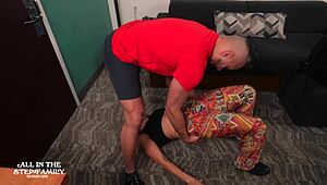 Yo, erwischt beim Vögeln mit Stiefbruder meines Mannes nach dem Workout! 😈