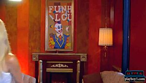 Komedi fetish femdom pirang sambil improvisasi