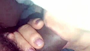 UNA EXELENTE CHUPADA DE VERGA A MI ESPOSO'S AMIGO MIENTRAS TRABAJA