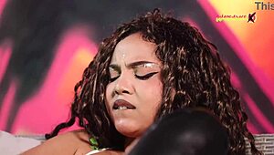 Lahko ta krivuljasta Latina doseže intenzivne orgazme s svojimi igračkami?