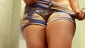 I’m So Crazy for Licking That Wet Pussy in the Bathroom!