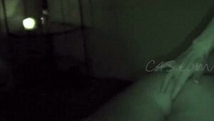 Fata convinsă să facă muie în sesiune de masaj senzual