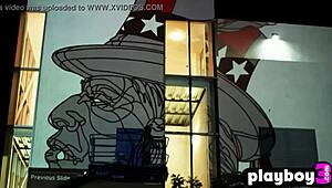 Ohromující brunetka Alexandra Tyler pózuje nahá venku a ukazuje svý dokonalý kozy.