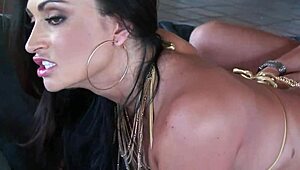 CLAUDIA VALENTINE FUCKS YOUNG MAN HARD! WET RIDING AND DEEPTHROAT ACTION