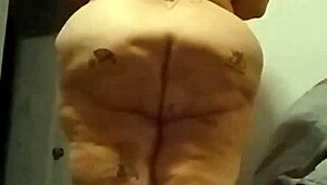 In slow motion, Misfitangel, the BBW star, engages in ass worshiping.