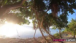 Wow! Perfect Blowjob on the Beach with a Sexy Amateur