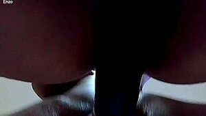 Mokrá kunda drbaná tvrdě masivním černým ptákem při dominaci