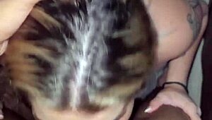 Pula mea tânjește după gâtul ei, muie sloppy homemade cu facial blondă curvy