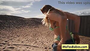 hej chcesz oglądać blond dziwkę ssącą kutasa w aucie?