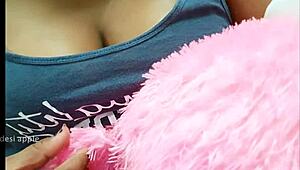 A sexy Indian maid shows off her boobs