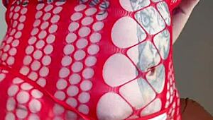 i’m fingering my curvy hairy pussy right now