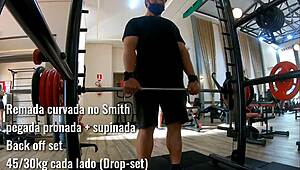 Treino para as costas com flexibilidade e hardcore